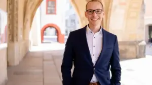 Top 5 unabhängige Online-Finanzmakler Maximilian Fuchs an der Spitze